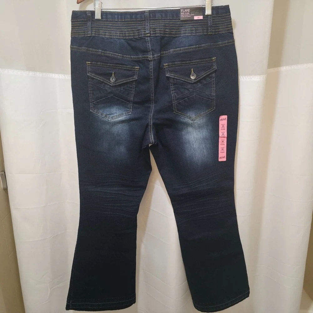 True Luck Women's Flare Mid-Rise Denim Blue‎ Jeans Size 20 NWT